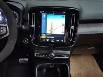 2021 Volvo XC40 с пробегом 33 513 км