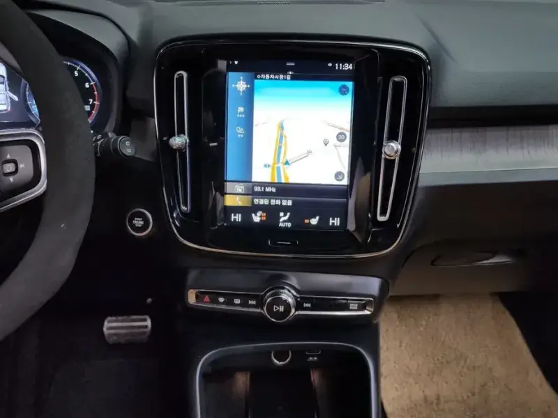 2021 Volvo XC40 с пробегом 33 513 км