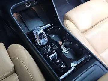2021 Volvo XC40 с пробегом 50 141 км