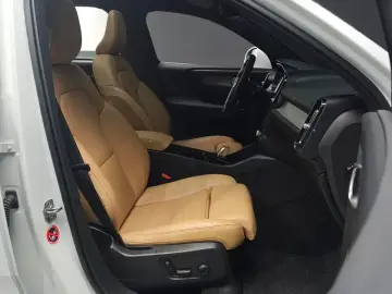 2021 Volvo XC40 с пробегом 50 141 км