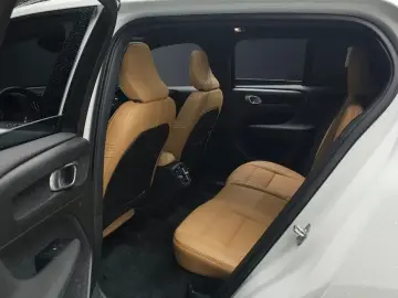 2021 Volvo XC40 с пробегом 50 141 км