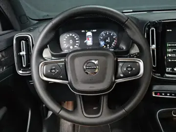 2021 Volvo XC40 с пробегом 50 141 км