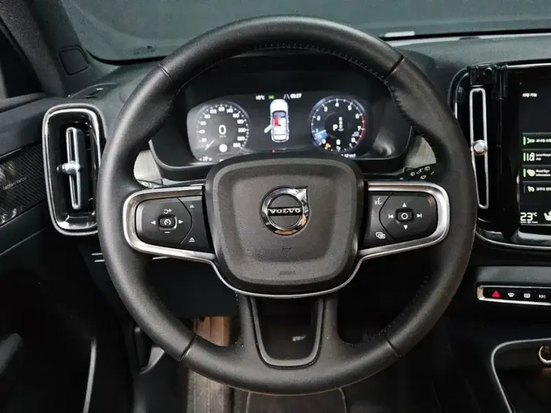 2021 Volvo XC40 с пробегом 50 141 км