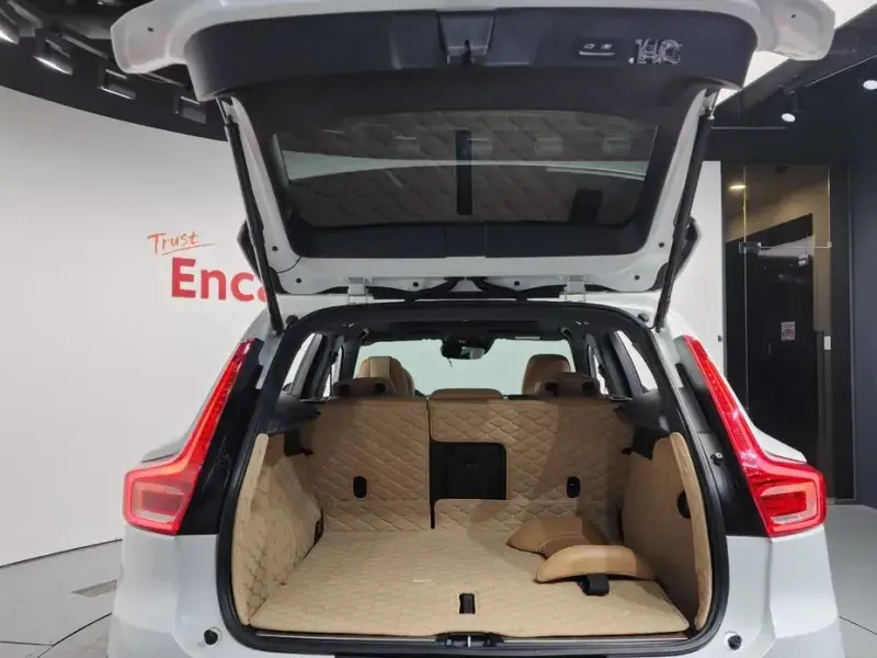 2021 Volvo XC40 с пробегом 33 513 км