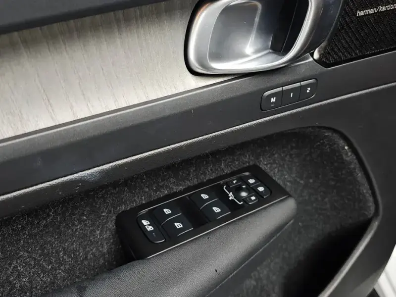 2021 Volvo XC40 с пробегом 50 141 км
