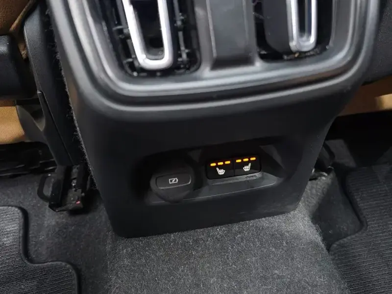 2021 Volvo XC40 с пробегом 50 141 км