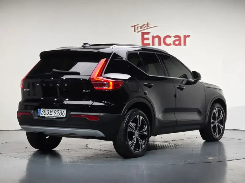 2022 Volvo XC40 с пробегом 14 135 км