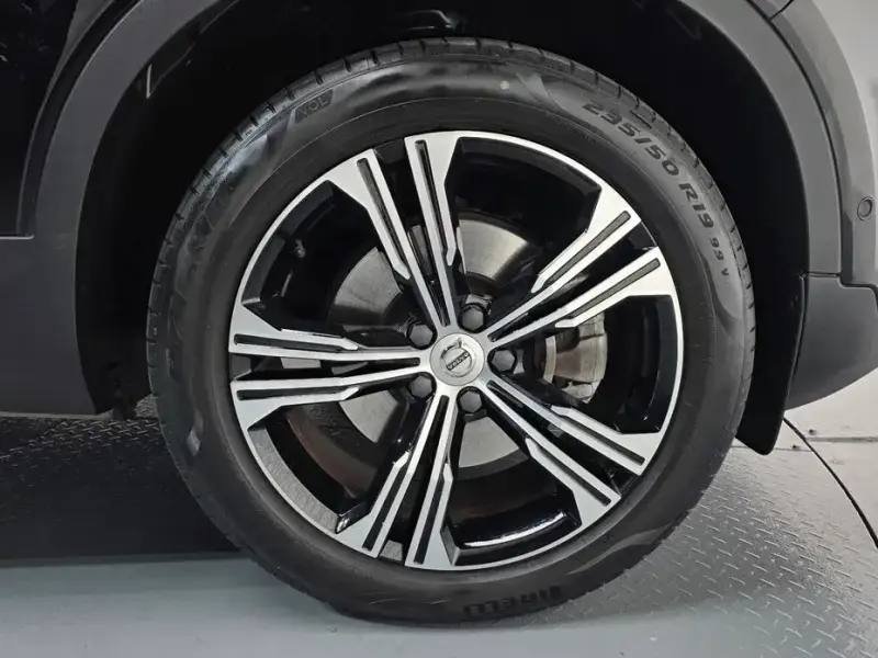 2022 Volvo XC40 с пробегом 14 135 км