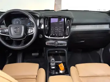 2022 Volvo XC40 с пробегом 14 135 км