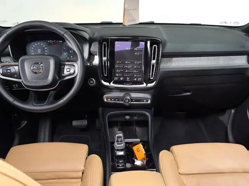 2022 Volvo XC40 с пробегом 14 135 км