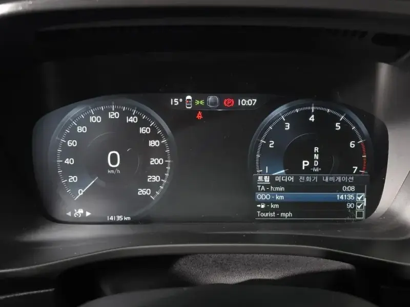 2022 Volvo XC40 с пробегом 14 135 км