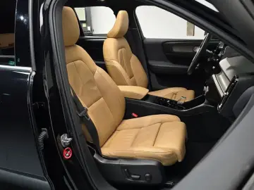 2022 Volvo XC40 с пробегом 14 135 км