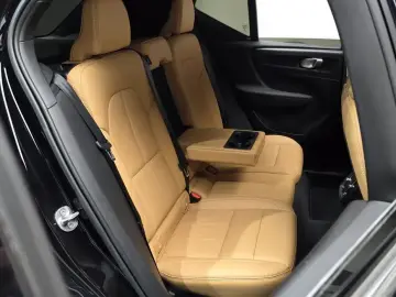 2022 Volvo XC40 с пробегом 14 135 км