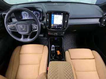 2021 Volvo XC40 с пробегом 46 768 км