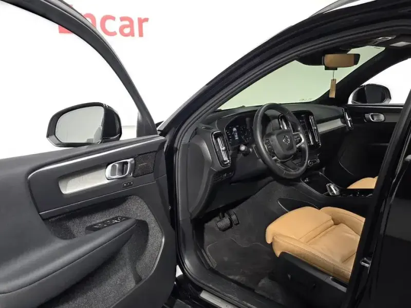 2022 Volvo XC40 с пробегом 14 135 км
