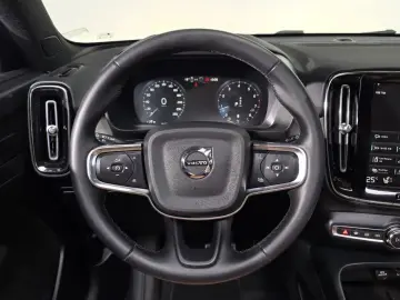 2022 Volvo XC40 с пробегом 14 135 км
