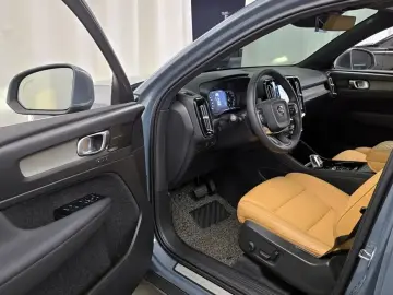 2021 Volvo XC40 с пробегом 46 768 км