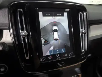 2022 Volvo XC40 с пробегом 14 135 км
