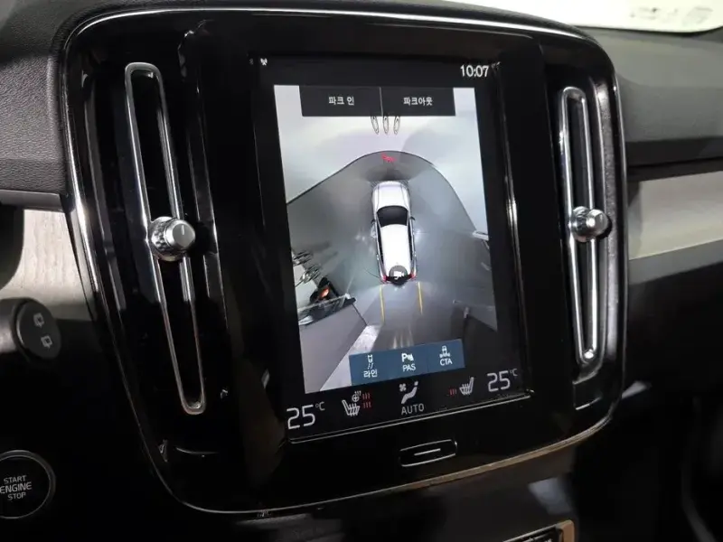 2022 Volvo XC40 с пробегом 14 135 км