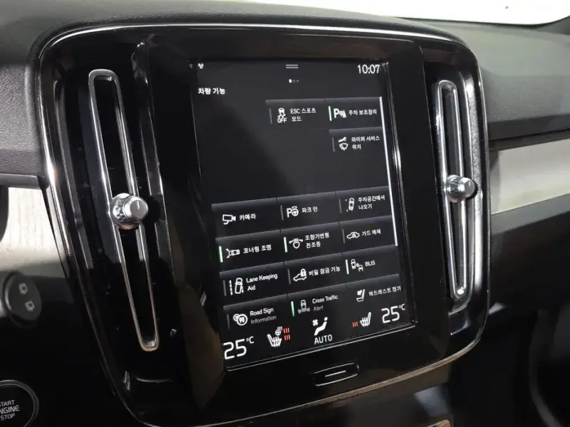 2022 Volvo XC40 с пробегом 14 135 км