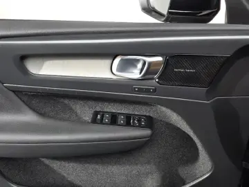 2022 Volvo XC40 с пробегом 14 135 км