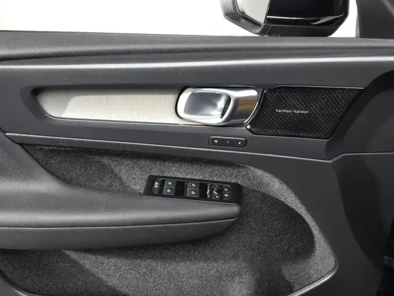 2022 Volvo XC40 с пробегом 14 135 км