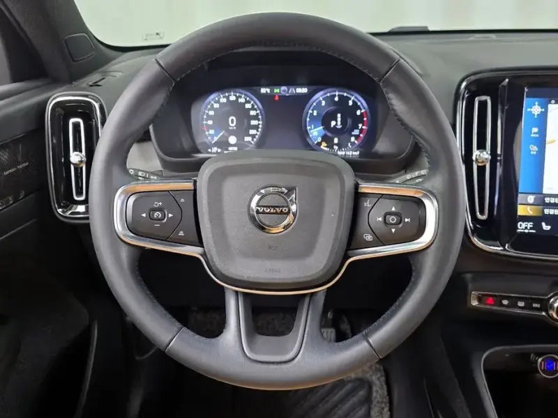2021 Volvo XC40 с пробегом 46 768 км