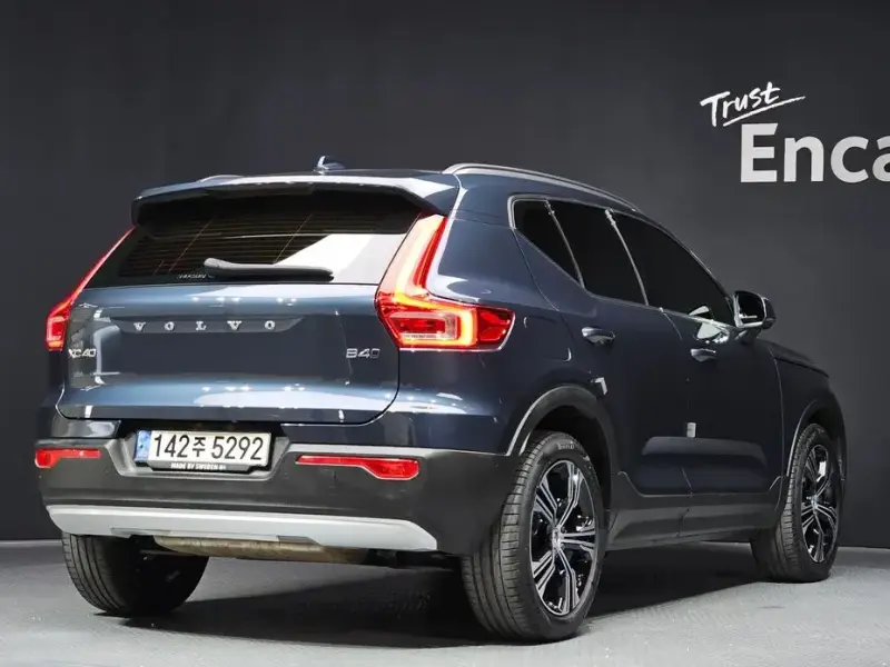 2020 Volvo XC40 с пробегом 28 871 км