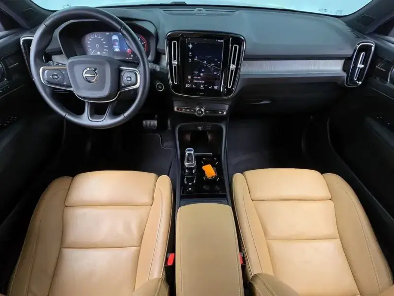 2020 Volvo XC40 с пробегом 28 871 км