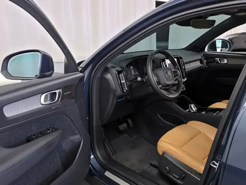 2020 Volvo XC40 с пробегом 28 871 км