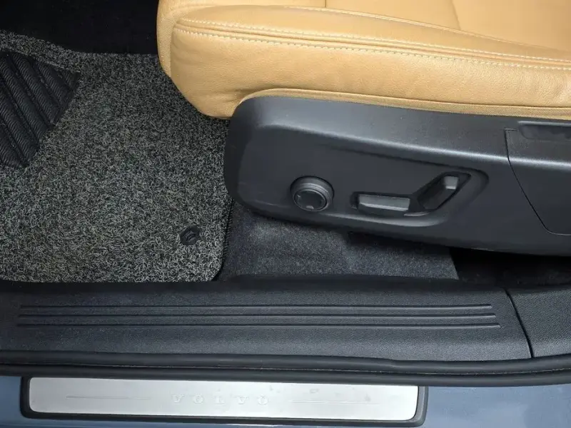 2021 Volvo XC40 с пробегом 46 768 км