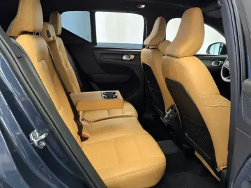 2020 Volvo XC40 с пробегом 28 871 км