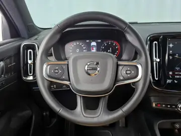 2020 Volvo XC40 с пробегом 28 871 км