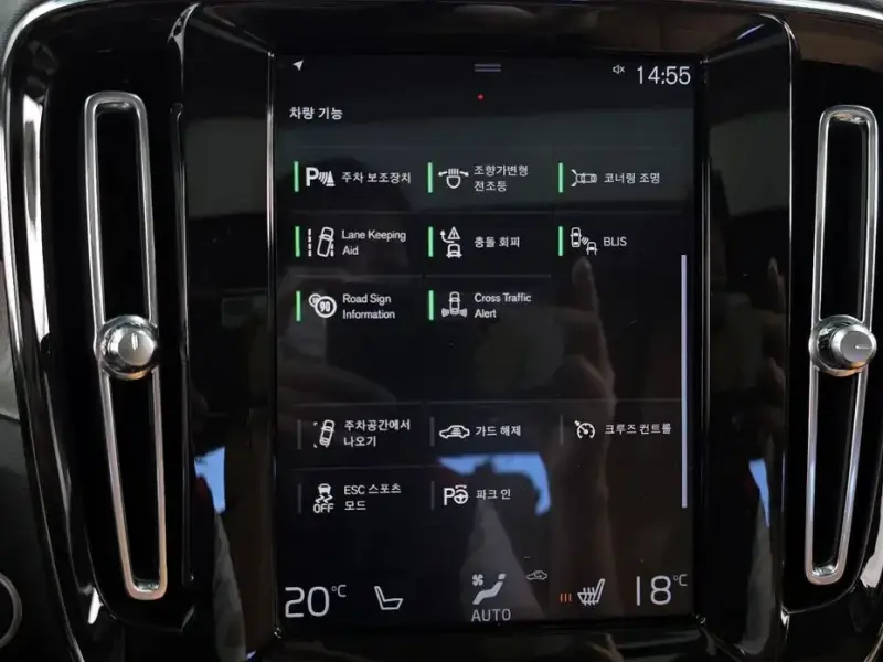 2020 Volvo XC40 с пробегом 28 871 км