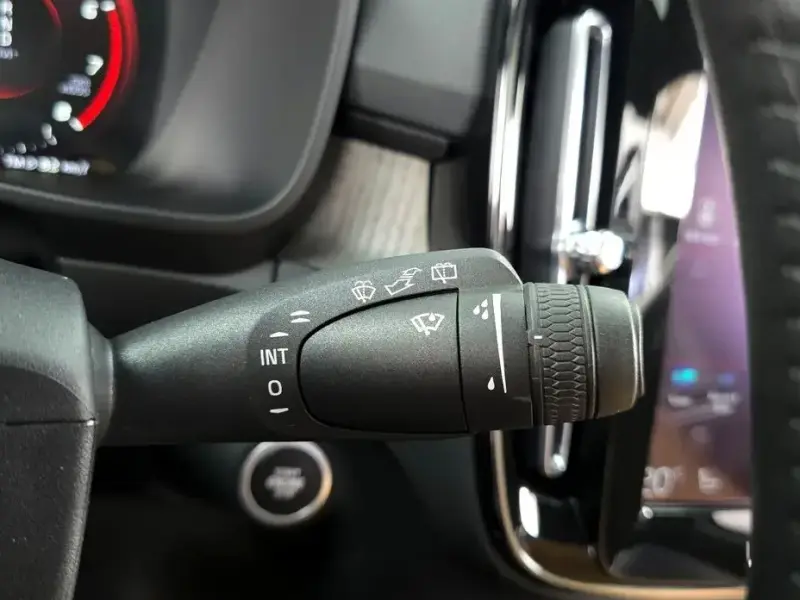 2020 Volvo XC40 с пробегом 28 871 км