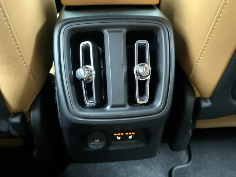 2020 Volvo XC40 с пробегом 28 871 км