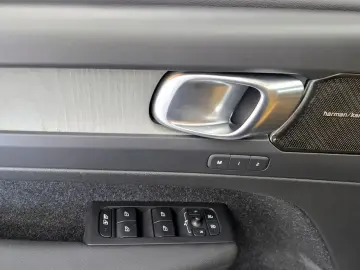 2020 Volvo XC40 с пробегом 28 871 км