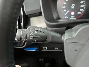 2020 Volvo XC40 с пробегом 28 871 км