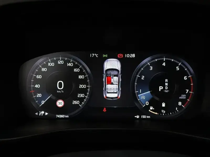 2021 Volvo XC40 с пробегом 74 360 км