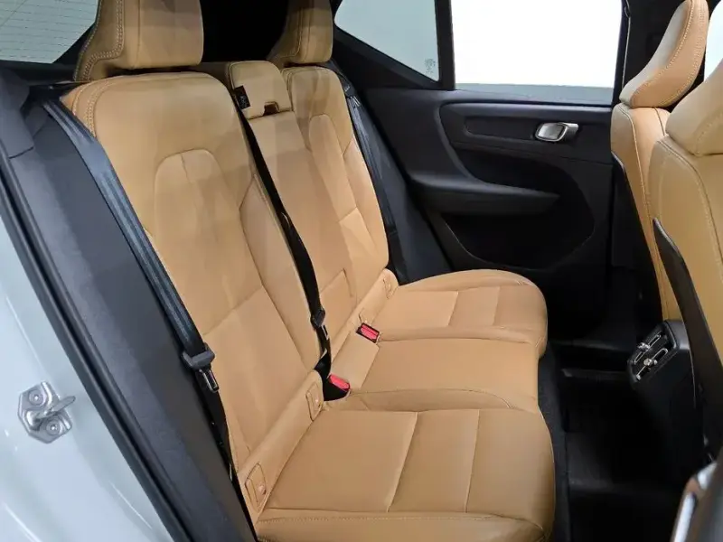 2021 Volvo XC40 с пробегом 74 360 км