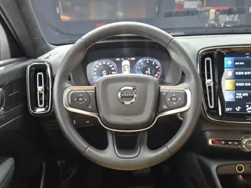2021 Volvo XC40 с пробегом 74 360 км
