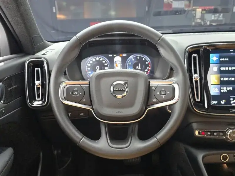 2021 Volvo XC40 с пробегом 74 360 км