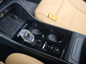 2022 Volvo XC40 с пробегом 34 147 км