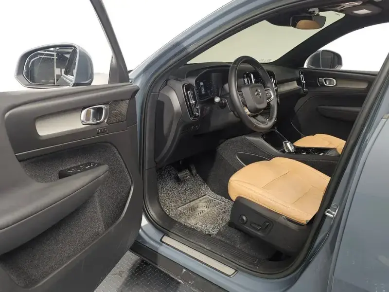 2022 Volvo XC40 с пробегом 34 147 км