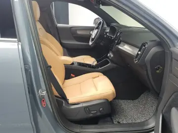 2022 Volvo XC40 с пробегом 34 147 км