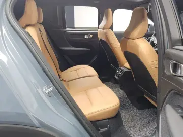 2022 Volvo XC40 с пробегом 34 147 км