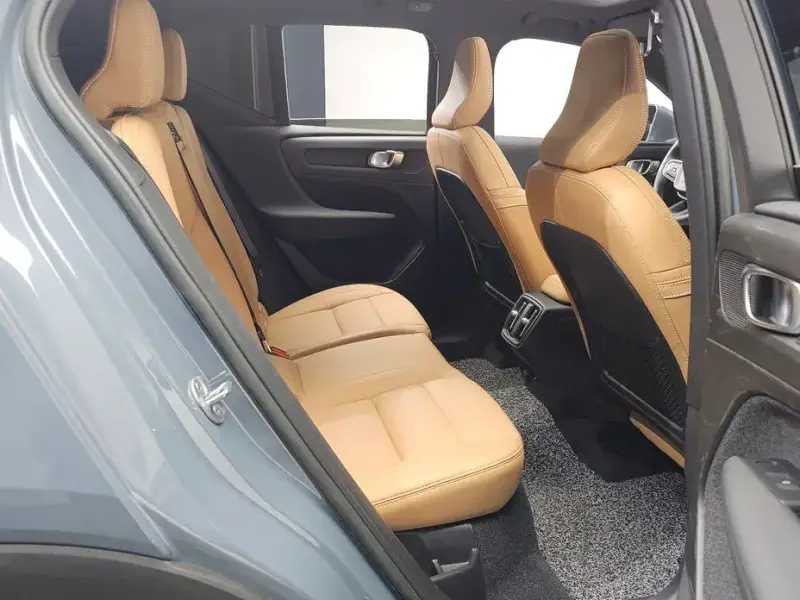 2022 Volvo XC40 с пробегом 34 147 км