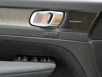 2021 Volvo XC40 с пробегом 74 360 км