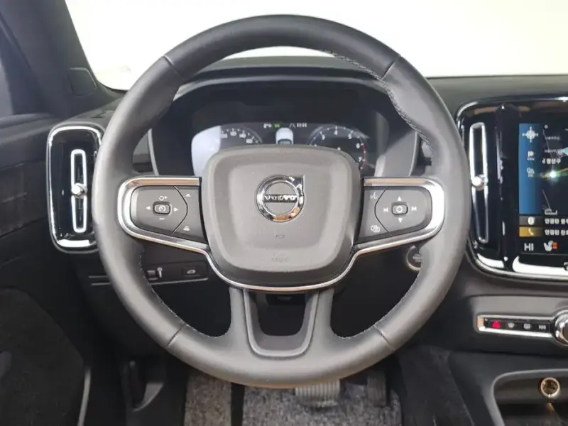 2022 Volvo XC40 с пробегом 34 147 км
