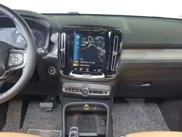 2022 Volvo XC40 с пробегом 34 147 км